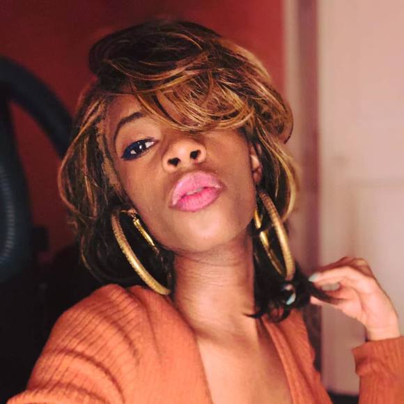 Meet your Posher, Demi - Picture 1 of 1